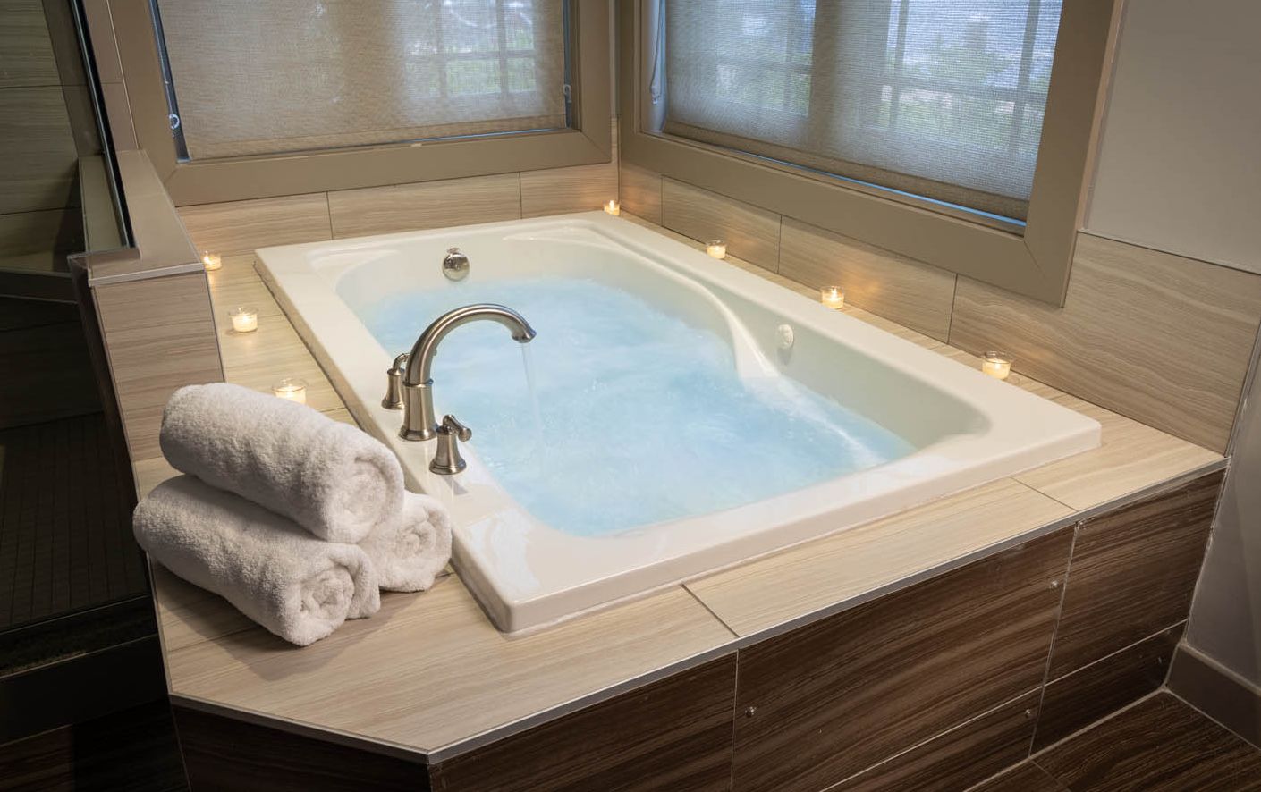 Jacuzzi Tubs, which are available in our Suites